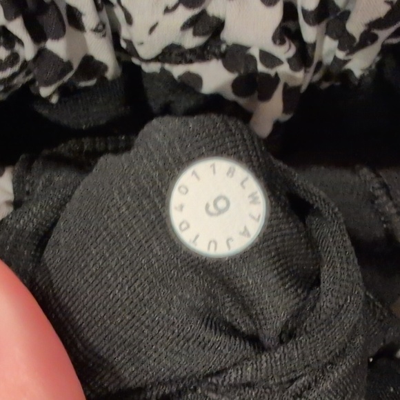 Lululemon Hotty Hot Short 4" - Picture 7 of 10